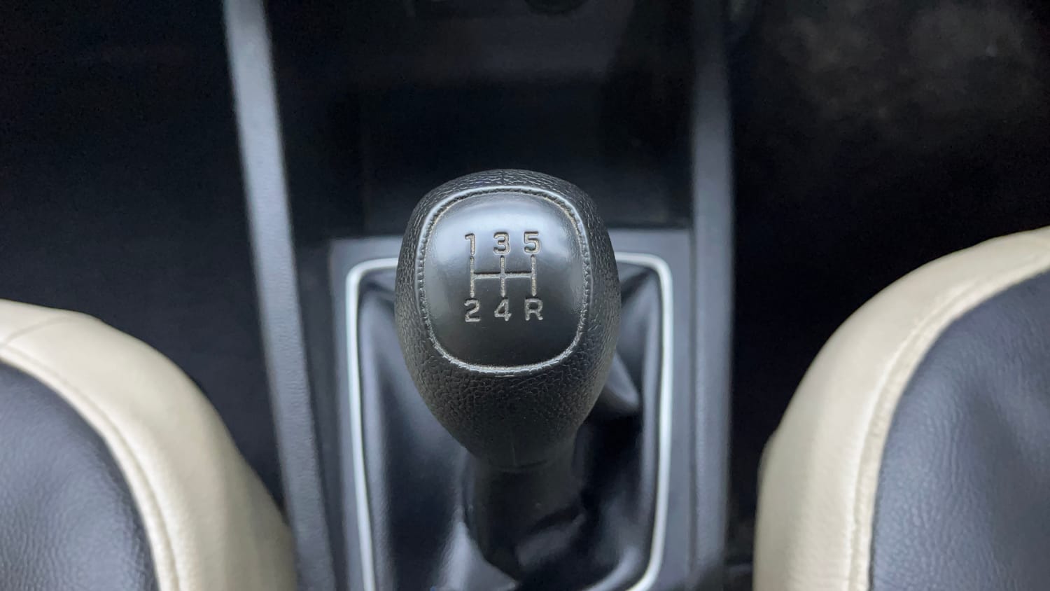 Used 2017 Hyundai Elite i20 Asta 1.2 Petrol Manual interior GEAR  KNOB VIEW