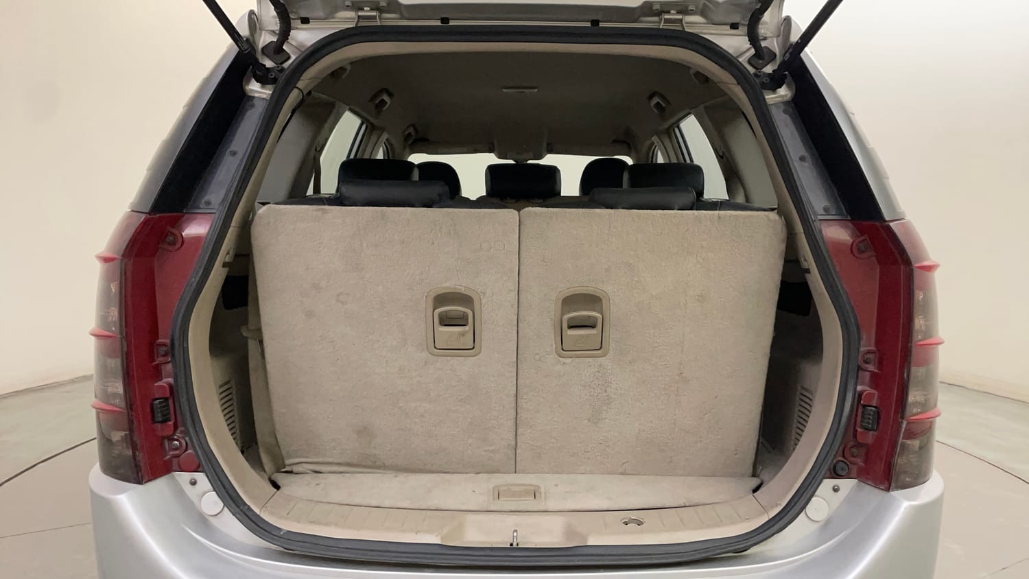 Used 2016 Mahindra XUV500 W4 Diesel Manual interior DICKY INSIDE VIEW
