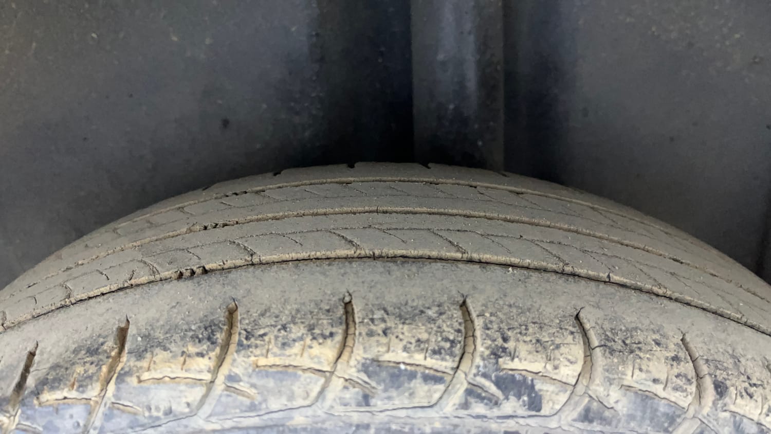 Used 2015 Volkswagen Polo Trendline 1.2L (P) Petrol Manual tyres LEFT REAR TYRE TREAD VIEW