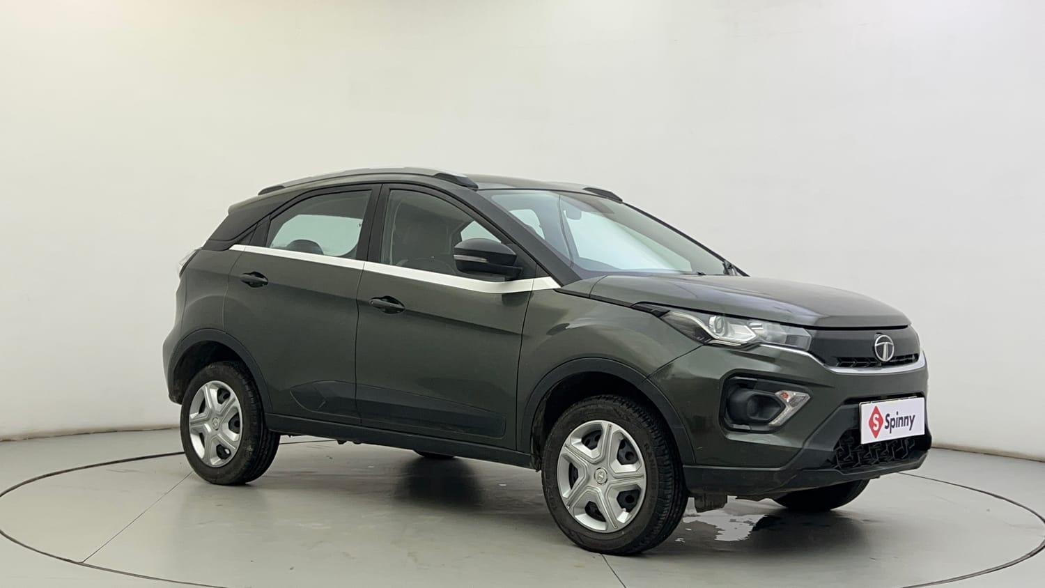 Used 2021 Tata Nexon XM Petrol Manual exterior RIGHT FRONT CORNER VIEW
