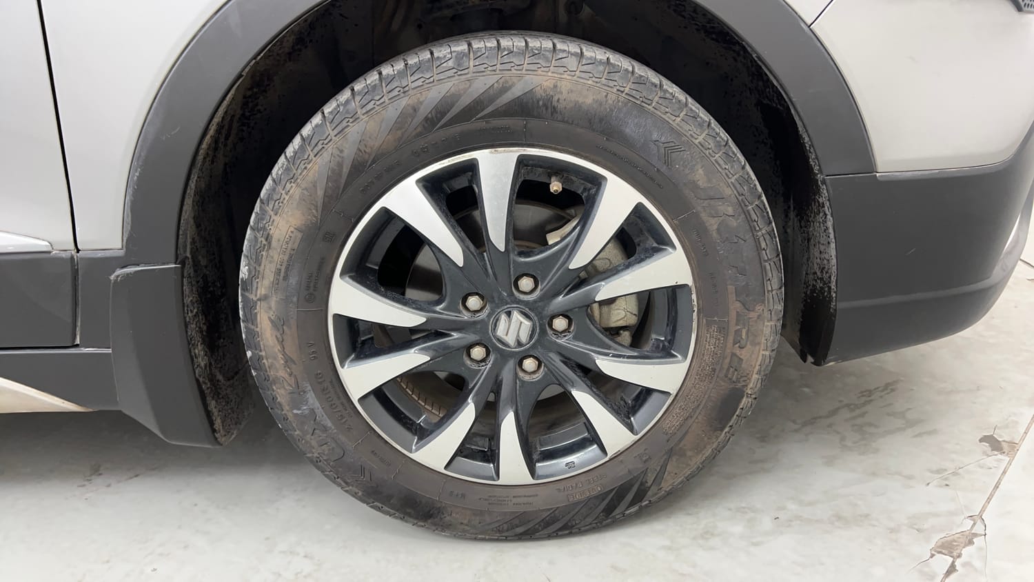 Used 2022 Maruti Suzuki S-Cross Alpha AT Petrol Automatic tyres RIGHT FRONT TYRE RIM VIEW
