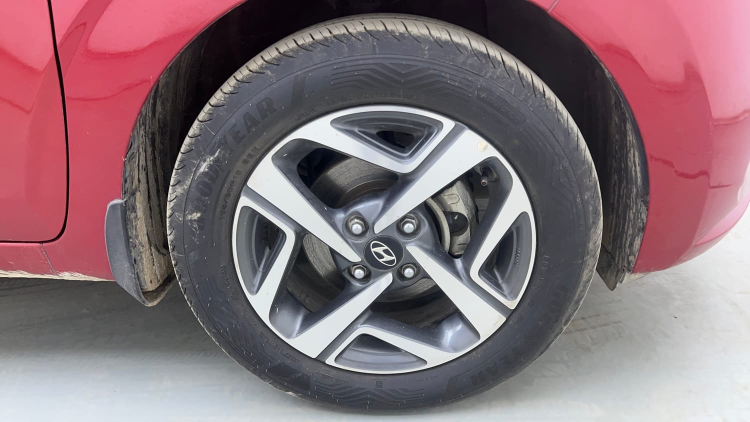 Used 2020 Hyundai Aura SX 1.2 Petrol Petrol Manual tyres RIGHT FRONT TYRE RIM VIEW