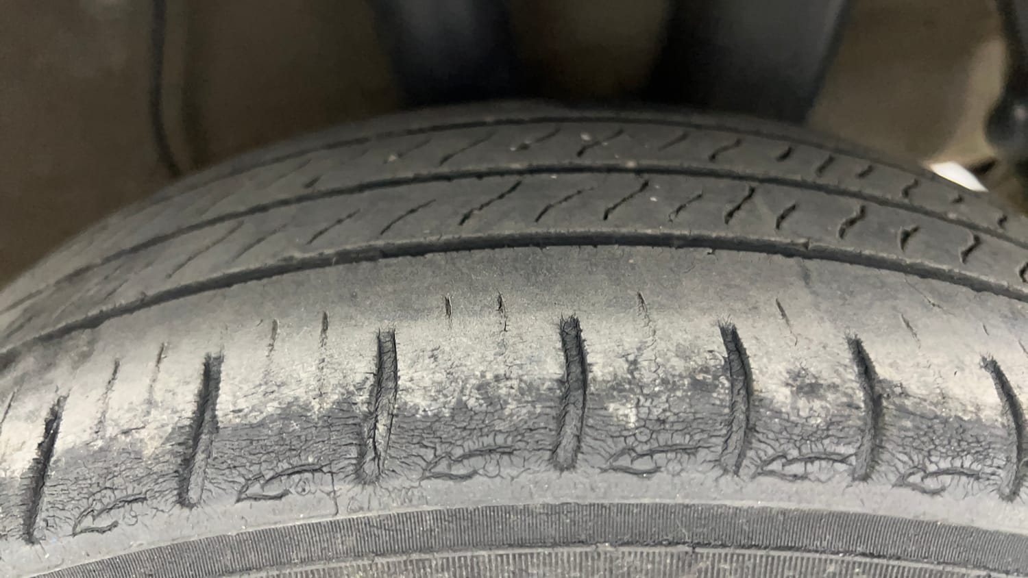 Used 2023 Hyundai Aura SX 1.2 CNG Cng Manual tyres LEFT REAR TYRE TREAD VIEW