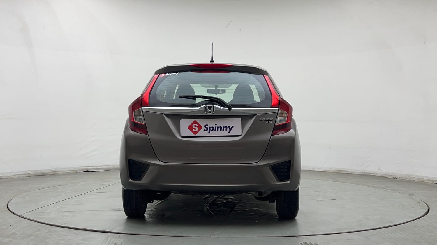 Used 2015 Honda Jazz V AT Petrol Petrol Automatic exterior BACK VIEW