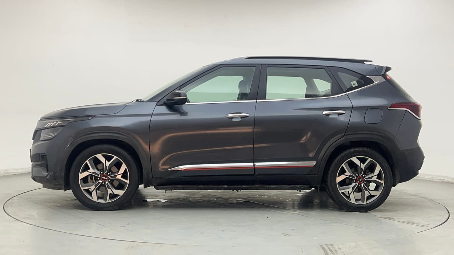 Used 2022 Kia Seltos X Line 1.5 Diesel AT Diesel Automatic exterior LEFT SIDE VIEW