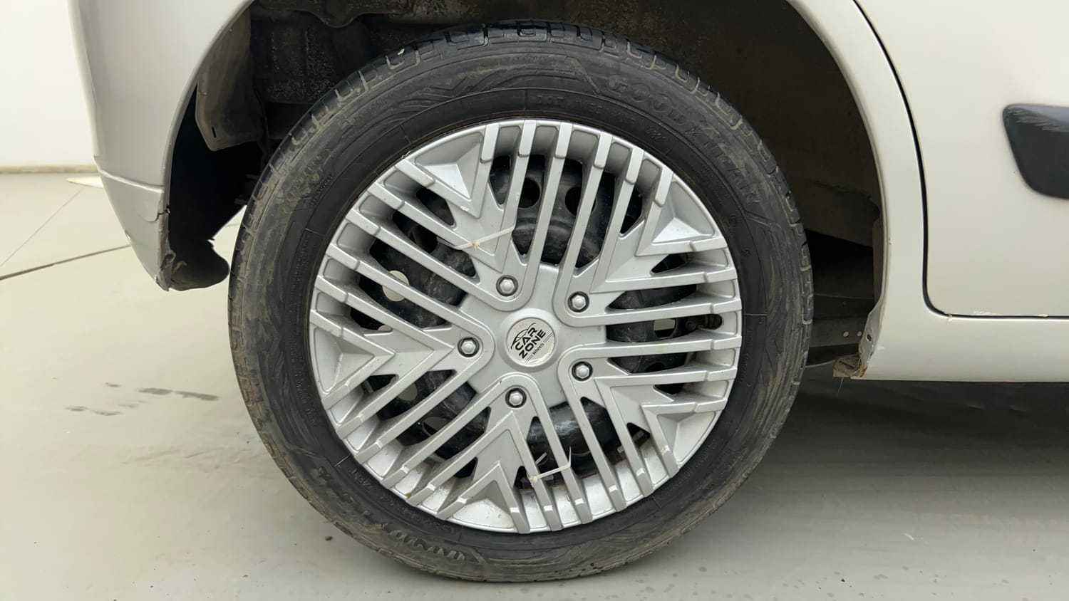 Used 2016 Maruti Suzuki Wagon R 1.0 VXI Petrol + CNG (Outside Fitted) Cng Manual tyres RIGHT REAR TYRE RIM VIEW