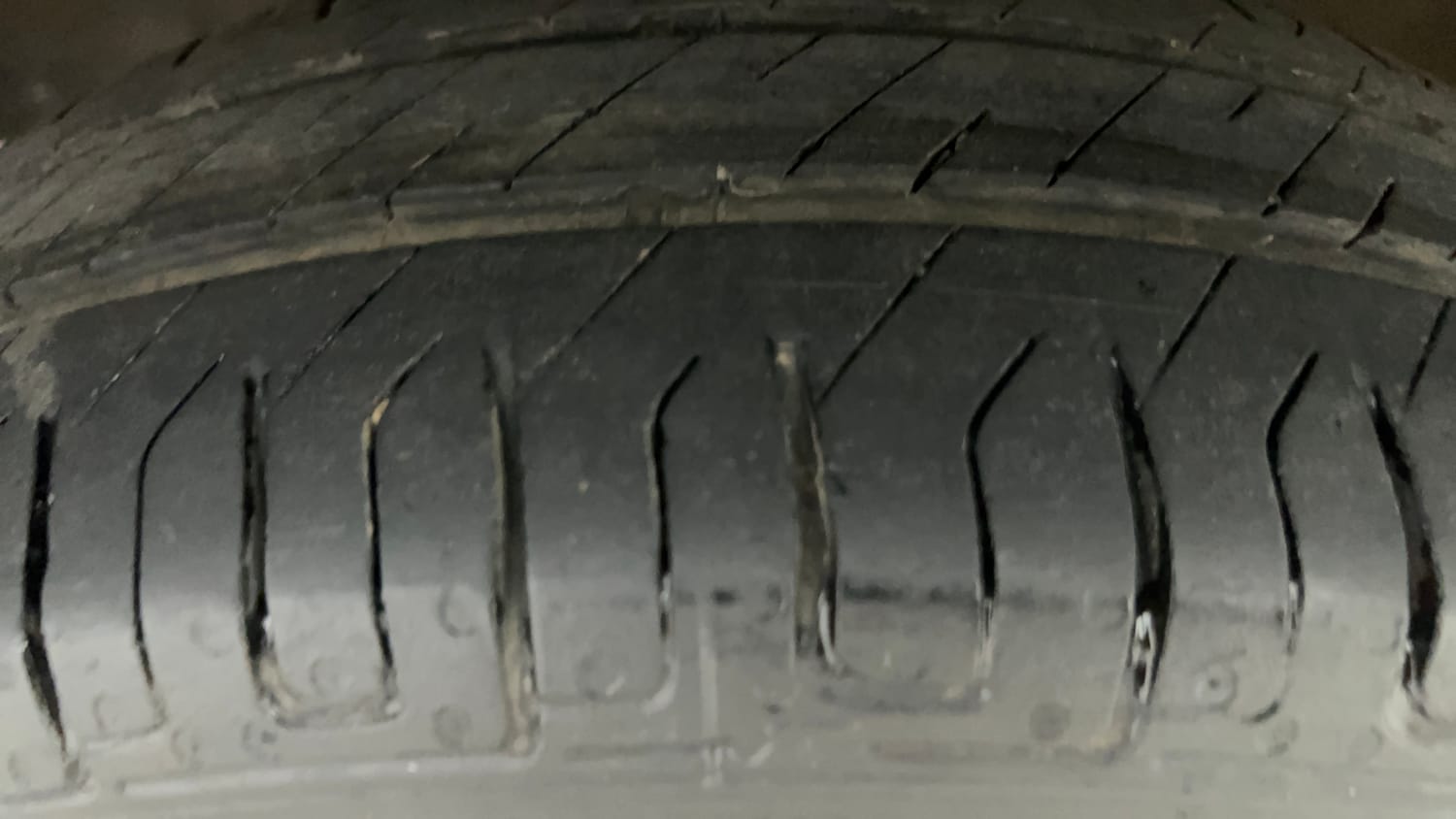 Used 2016 Maruti Suzuki Wagon R 1.0 VXI Petrol + CNG (Outside Fitted) Cng Manual tyres LEFT FRONT TYRE TREAD VIEW