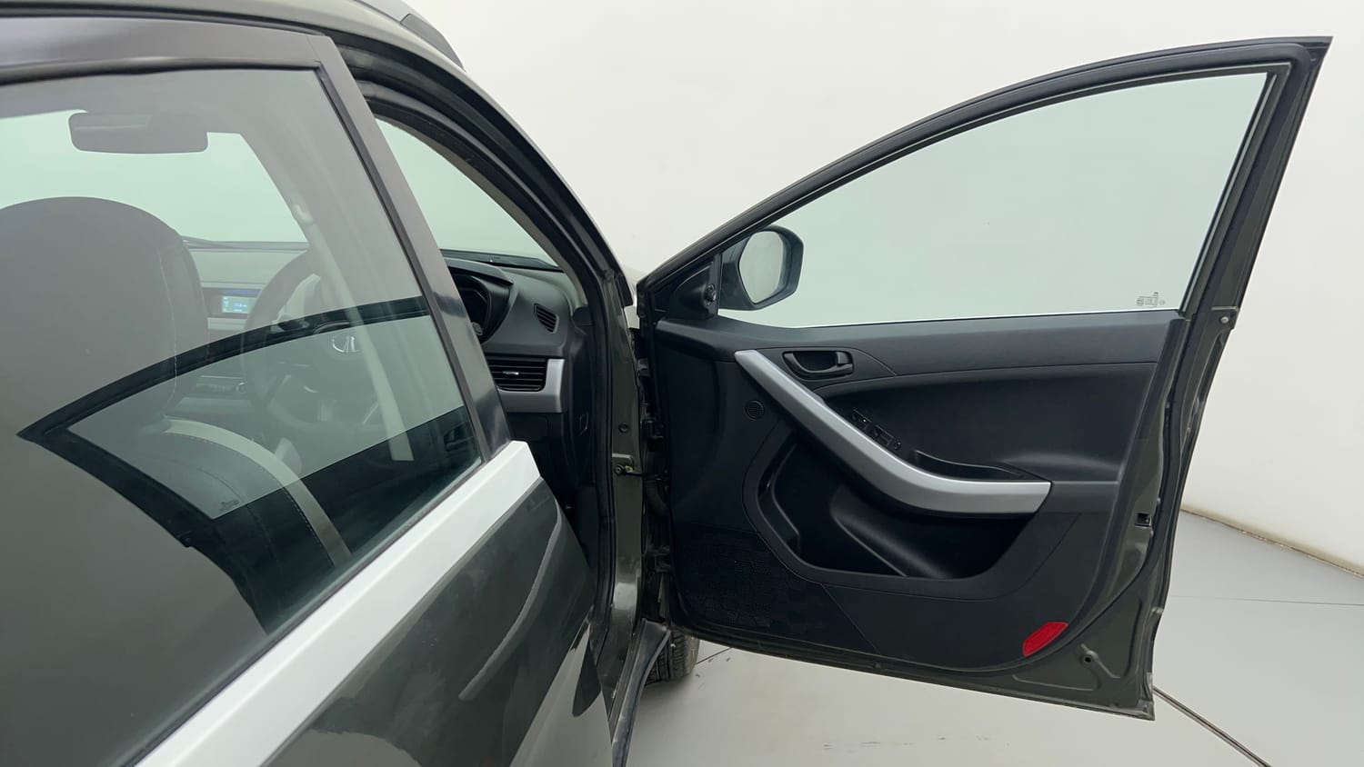 Used 2021 Tata Nexon XM Petrol Manual interior RIGHT FRONT DOOR OPEN VIEW