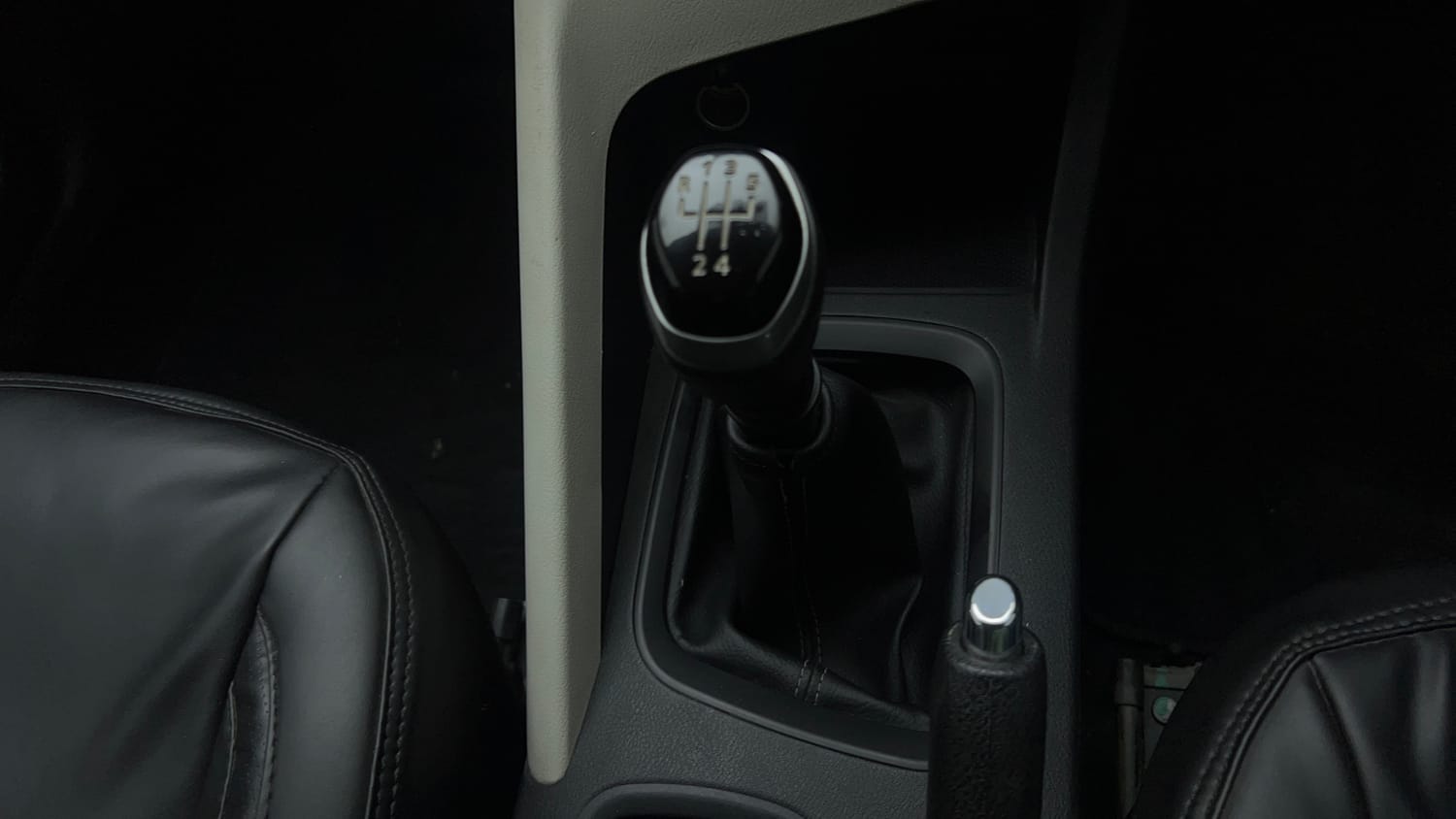 Used 2022 Nissan Magnite XE Petrol Manual interior GEAR  KNOB VIEW
