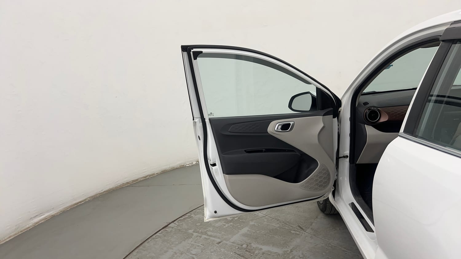 Used 2023 Hyundai Aura SX 1.2 CNG Cng Manual interior LEFT FRONT DOOR OPEN VIEW