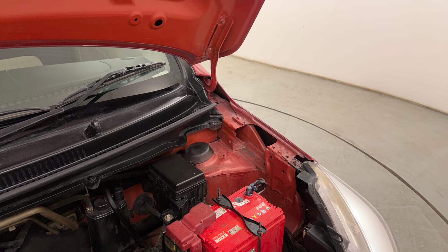 Used 2016 Maruti Suzuki Celerio ZXi AMT Petrol Automatic engine ENGINE LEFT SIDE HINGE & APRON VIEW