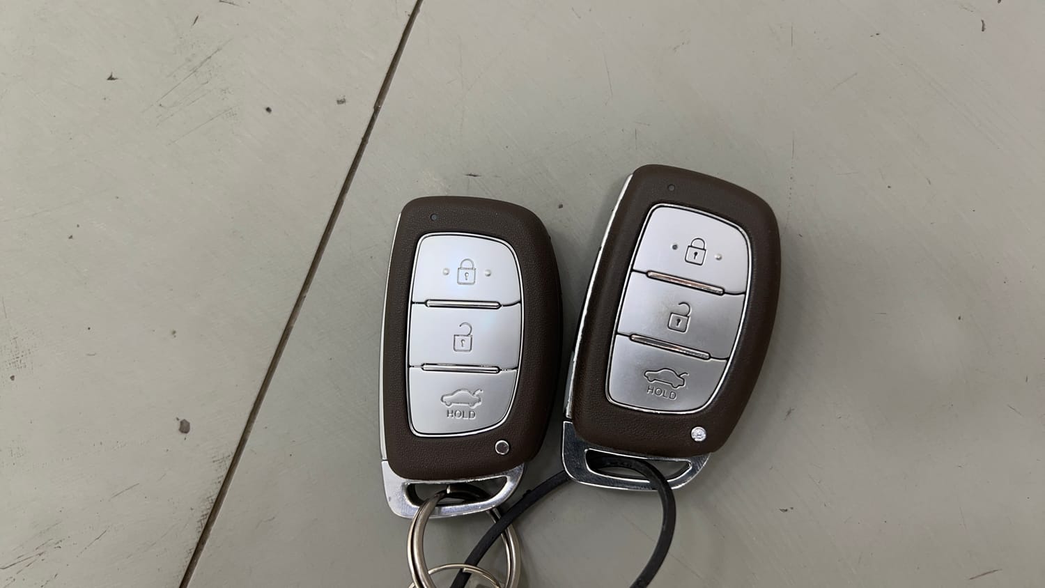Used 2023 Hyundai Aura SX 1.2 CNG Cng Manual extra CAR KEY VIEW