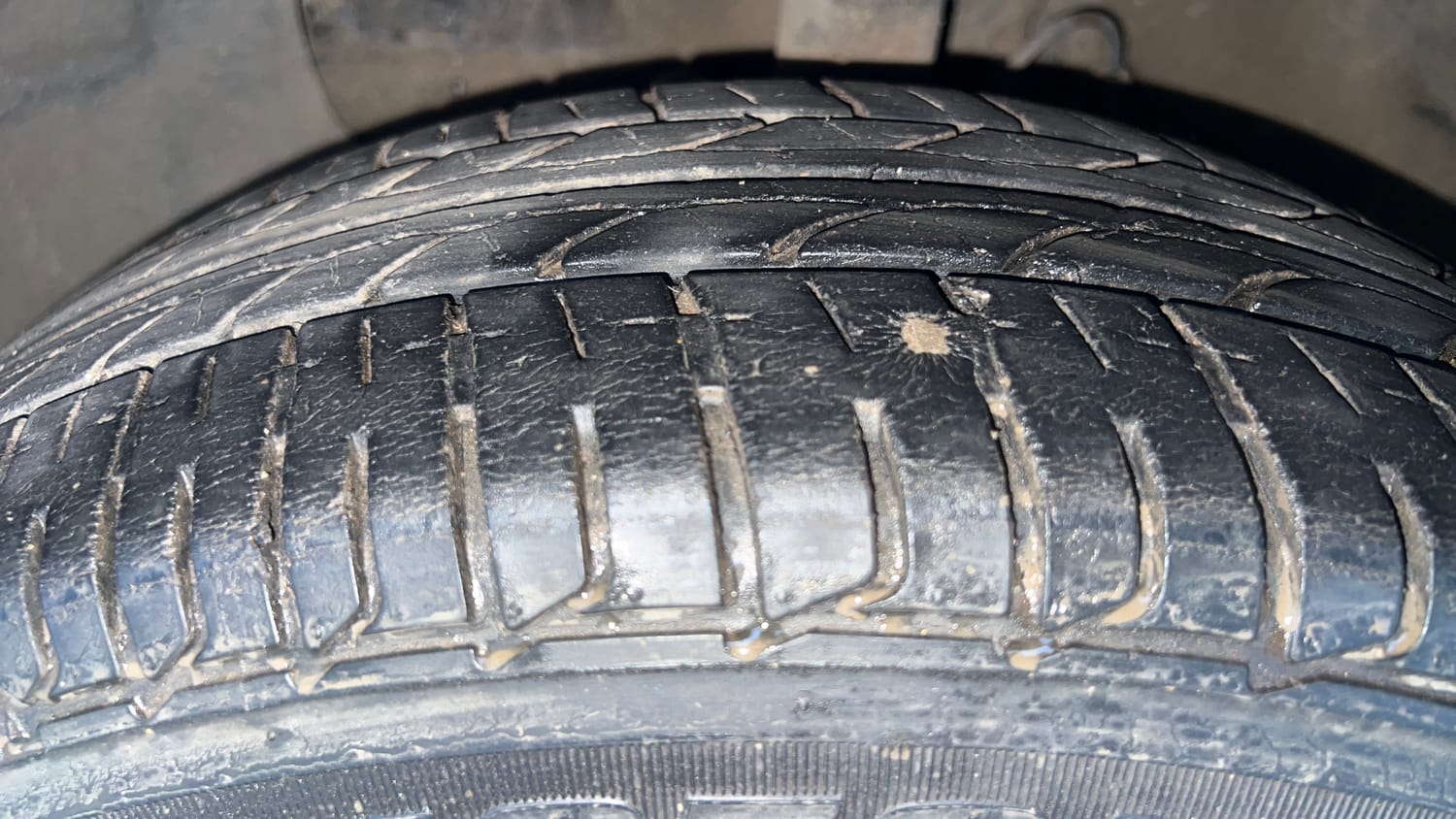 Used 2014 Hyundai Elite i20 Sportz 1.2 Petrol Manual tyres LEFT FRONT TYRE TREAD VIEW