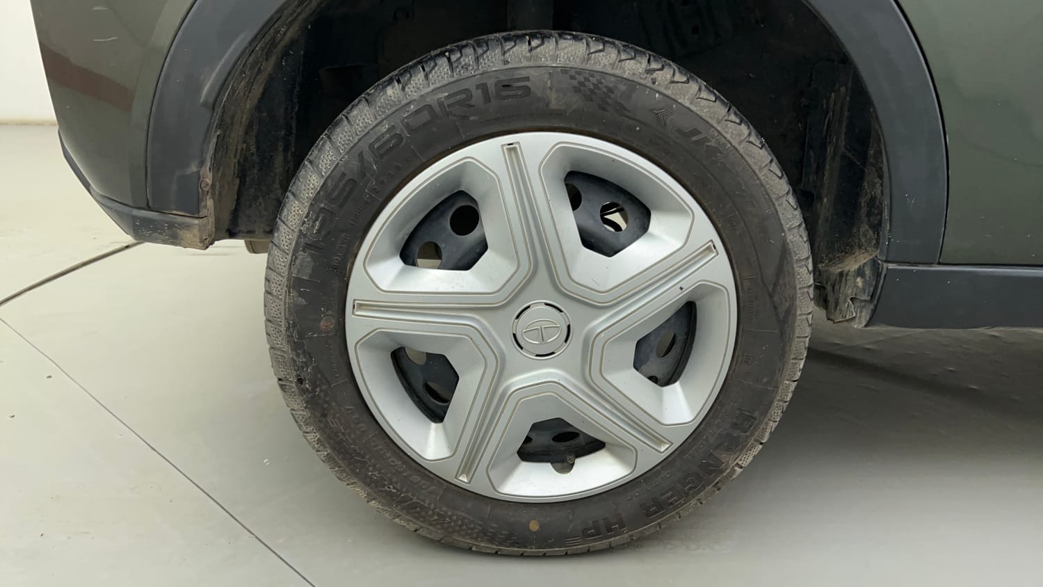 Used 2021 Tata Nexon XM Petrol Manual tyres RIGHT REAR TYRE RIM VIEW
