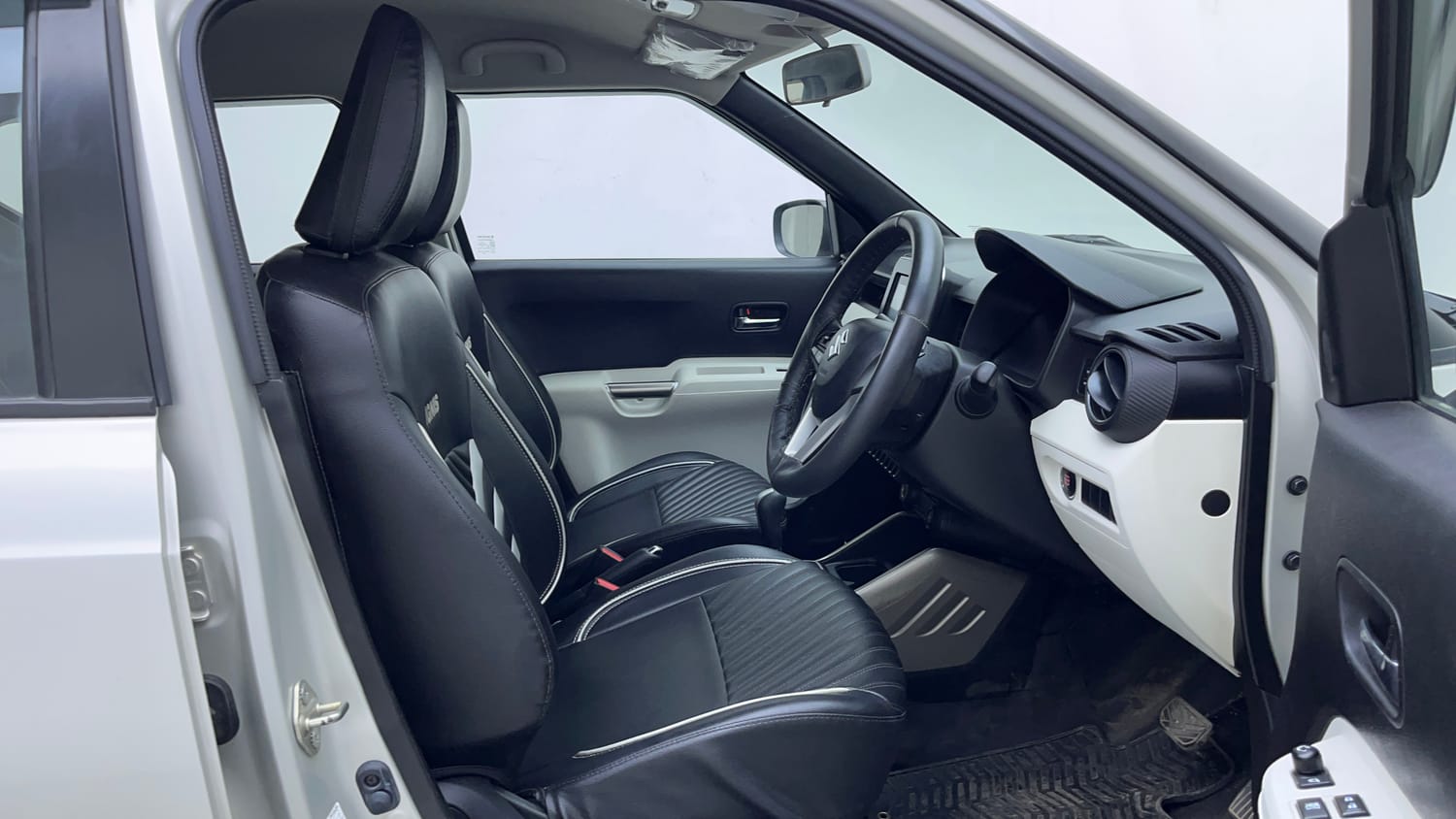 Used 2020 Maruti Suzuki Ignis Alpha 1.2 AMT Petrol Automatic interior RIGHT SIDE FRONT DOOR CABIN VIEW