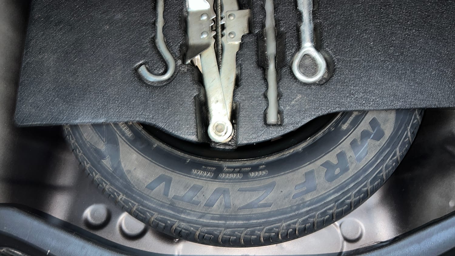 Used 2015 Honda Jazz V AT Petrol Petrol Automatic tyres SPARE TYRE VIEW