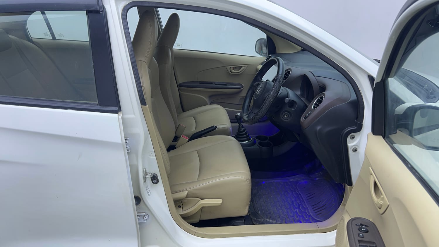 Used 2013 Honda Amaze 1.2 S i-VTEC Petrol Manual interior RIGHT SIDE FRONT DOOR CABIN VIEW