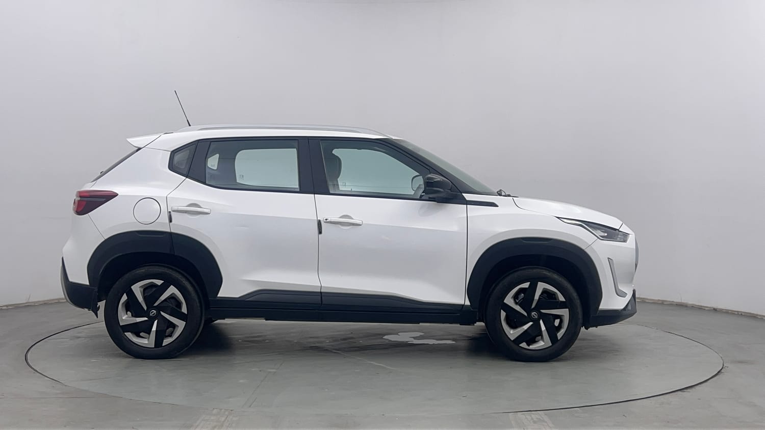 Used 2021 Nissan Magnite XL Petrol Manual exterior RIGHT SIDE VIEW