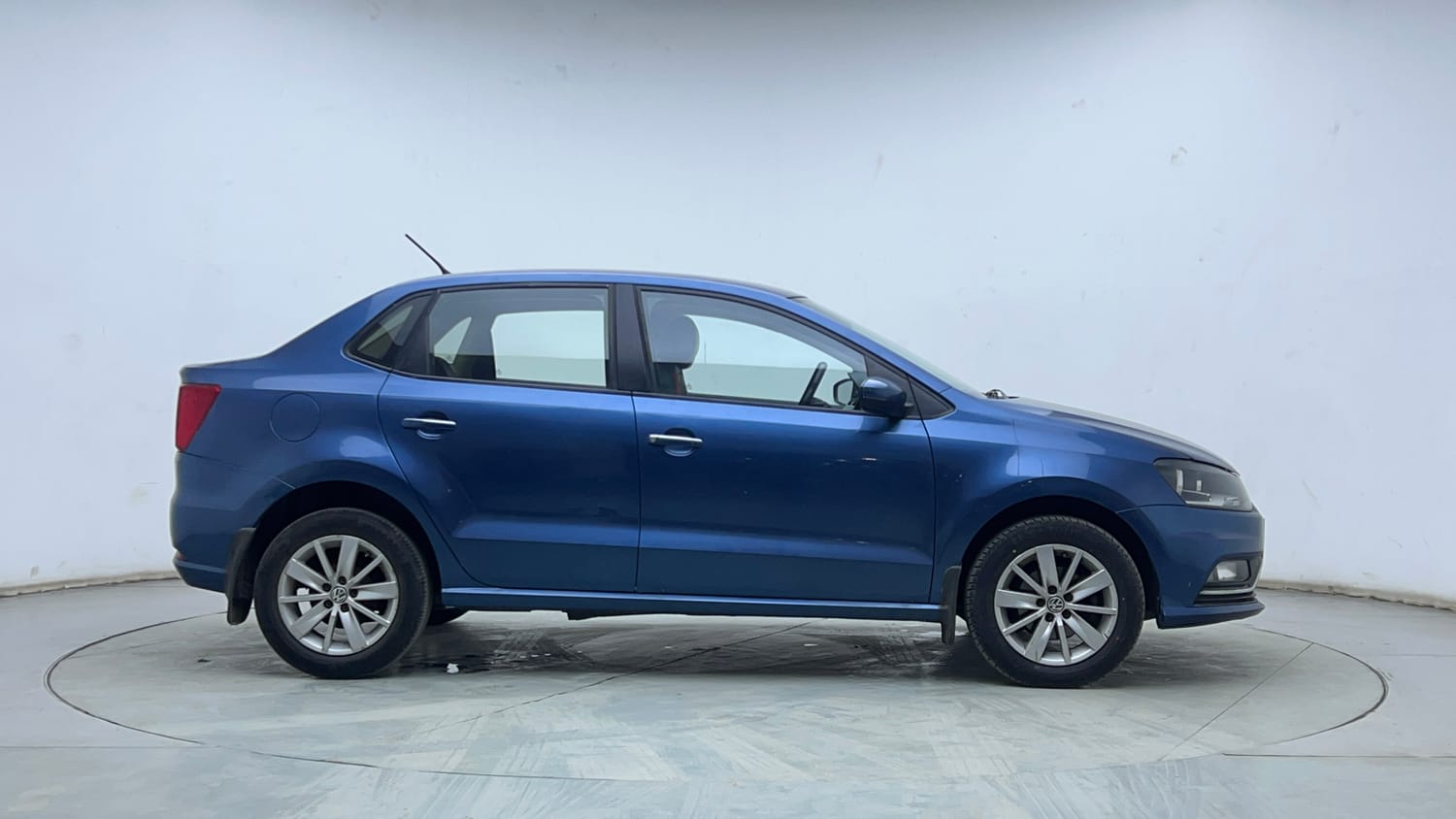 Used 2017 Volkswagen Ameo Highline1.2L (P) Petrol Manual exterior RIGHT SIDE VIEW