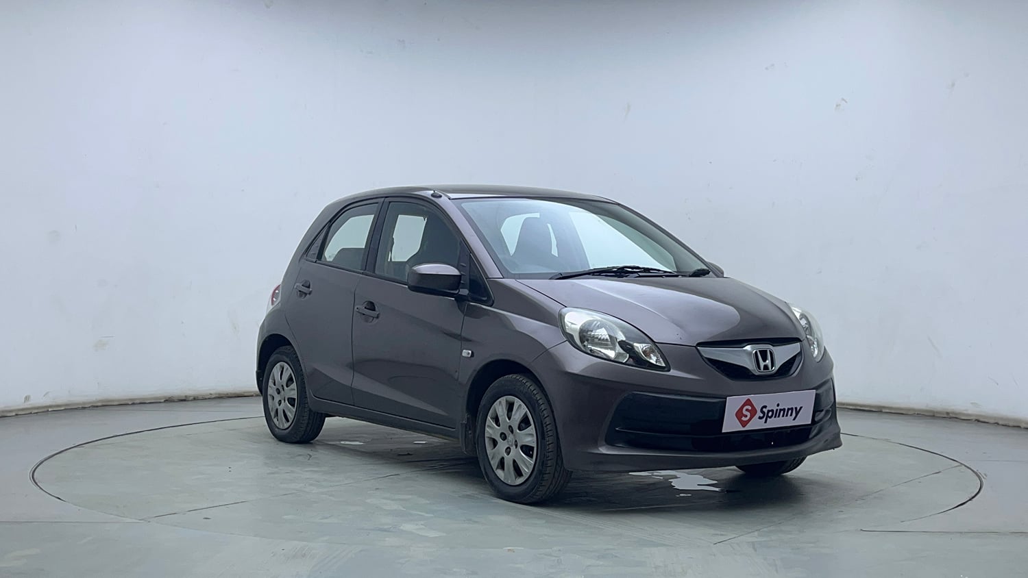 Used 2013 Honda Brio S(O)MT Petrol Manual exterior RIGHT FRONT CORNER VIEW