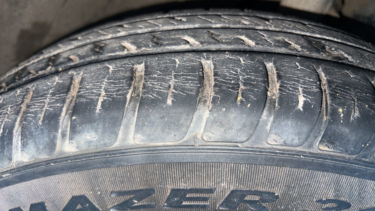 Used 2019 Maruti Suzuki Swift VXi AMT Petrol Automatic tyres RIGHT FRONT TYRE TREAD VIEW