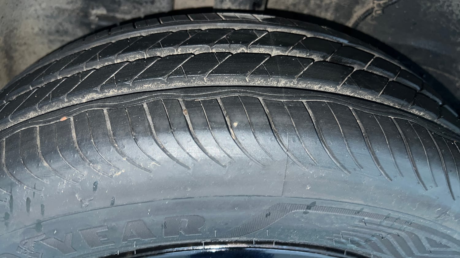 Used 2022 Tata Punch Accomplished AMT Petrol Automatic tyres RIGHT REAR TYRE TREAD VIEW