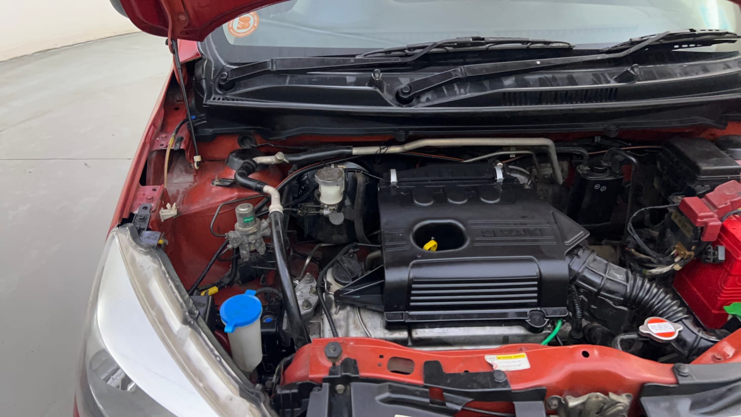 Used 2015 Maruti Suzuki Celerio VXi AMT Petrol Automatic engine ENGINE RIGHT SIDE HINGE & APRON VIEW