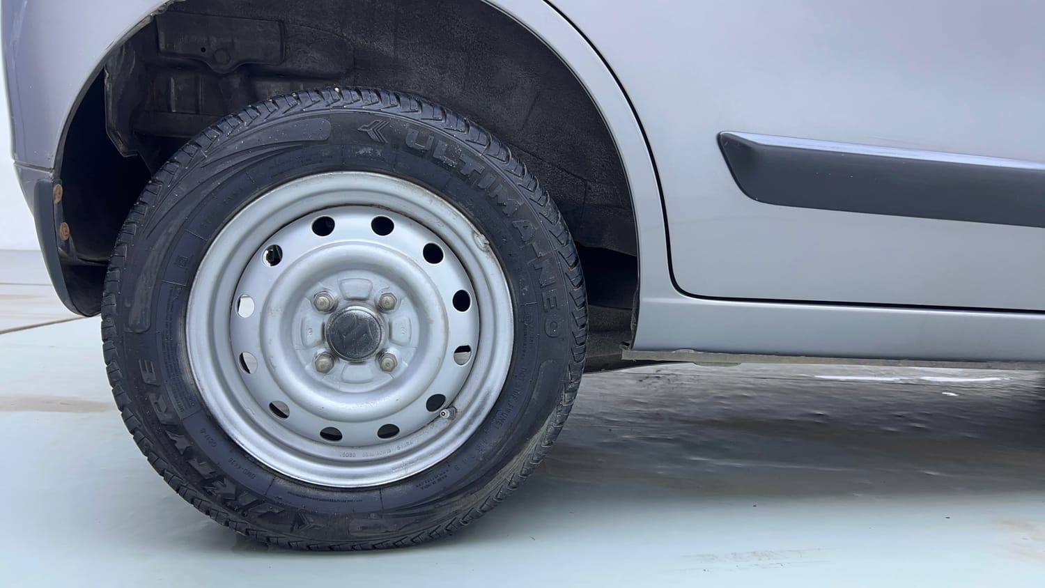 Used 2016 Maruti Suzuki Wagon R LXI CNG Cng Manual tyres RIGHT REAR TYRE RIM VIEW