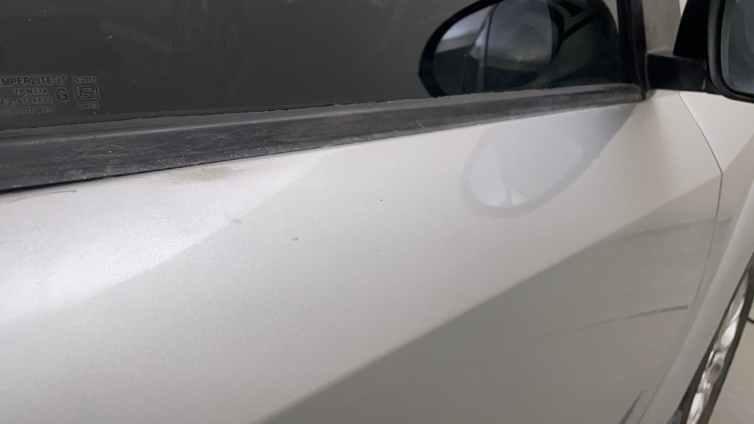 Used 2016 Mahindra XUV500 W4 Diesel Manual dents MINOR DENT