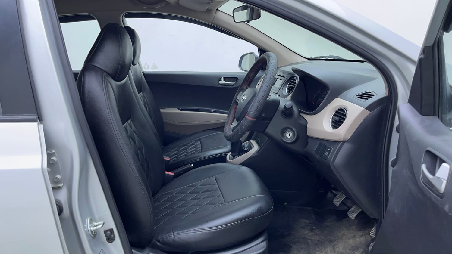 Used 2015 Hyundai Xcent S 1.2 (O) Petrol Manual interior RIGHT SIDE FRONT DOOR CABIN VIEW