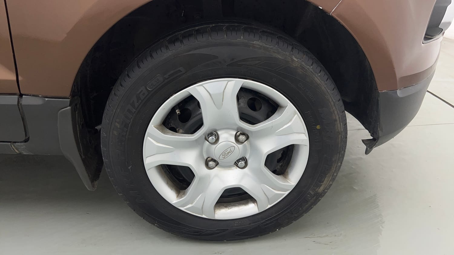 Used 2017 Ford EcoSport Trend+ 1.0L EcoBoost Petrol Manual tyres RIGHT FRONT TYRE RIM VIEW