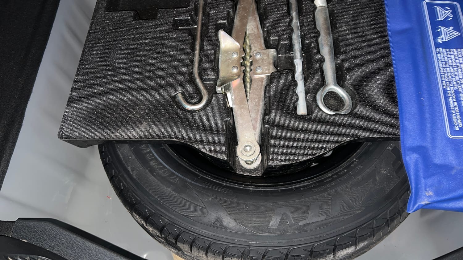 Used 2022 Honda Jazz VX CVT Petrol Automatic tyres SPARE TYRE VIEW