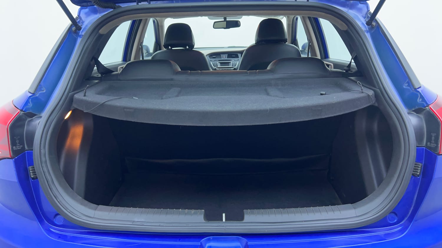 Used 2014 Hyundai Elite i20 Sportz 1.2 Petrol Manual interior DICKY INSIDE VIEW