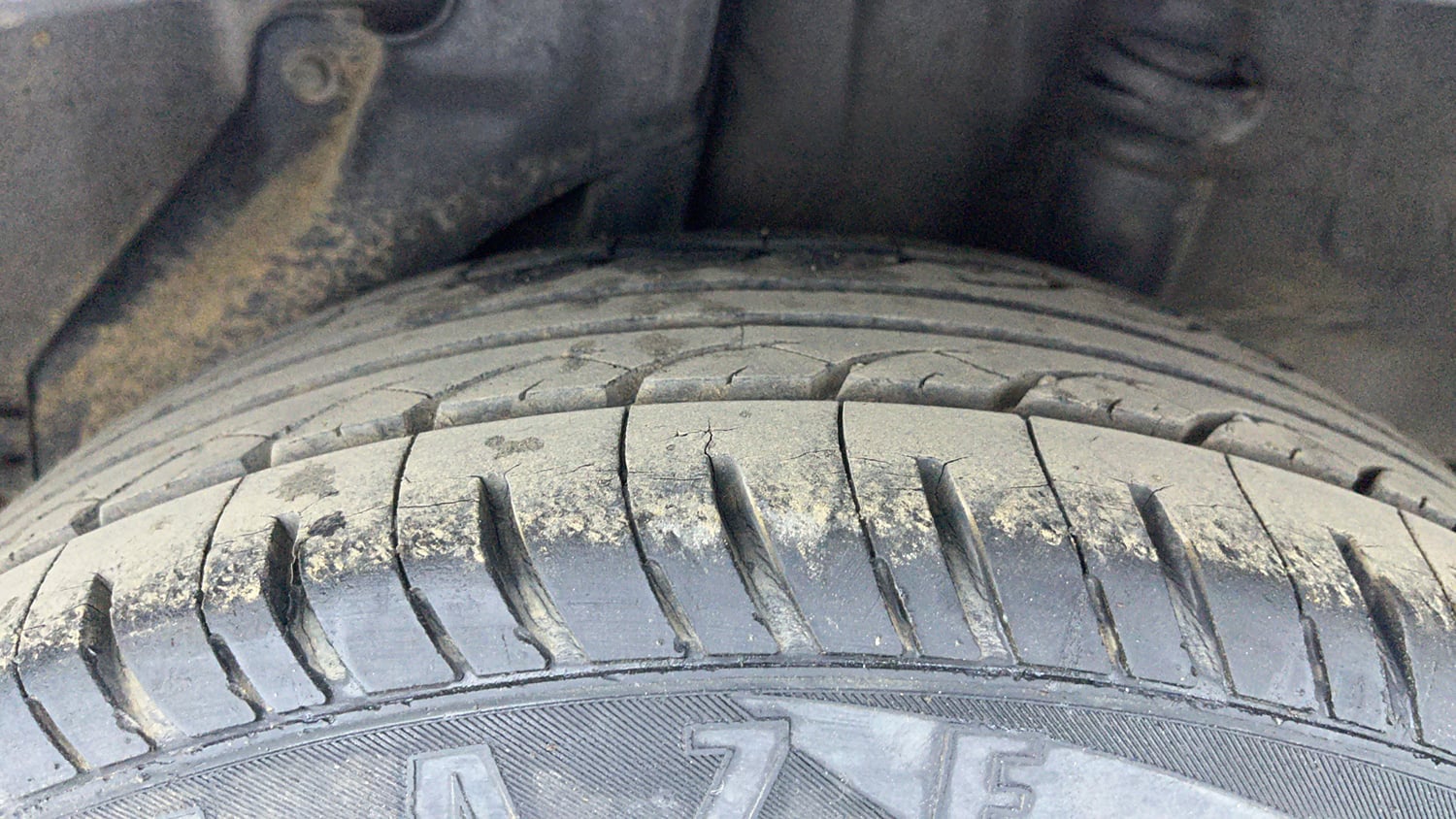 Used 2013 Honda Brio S(O)MT Petrol Manual tyres LEFT REAR TYRE TREAD VIEW