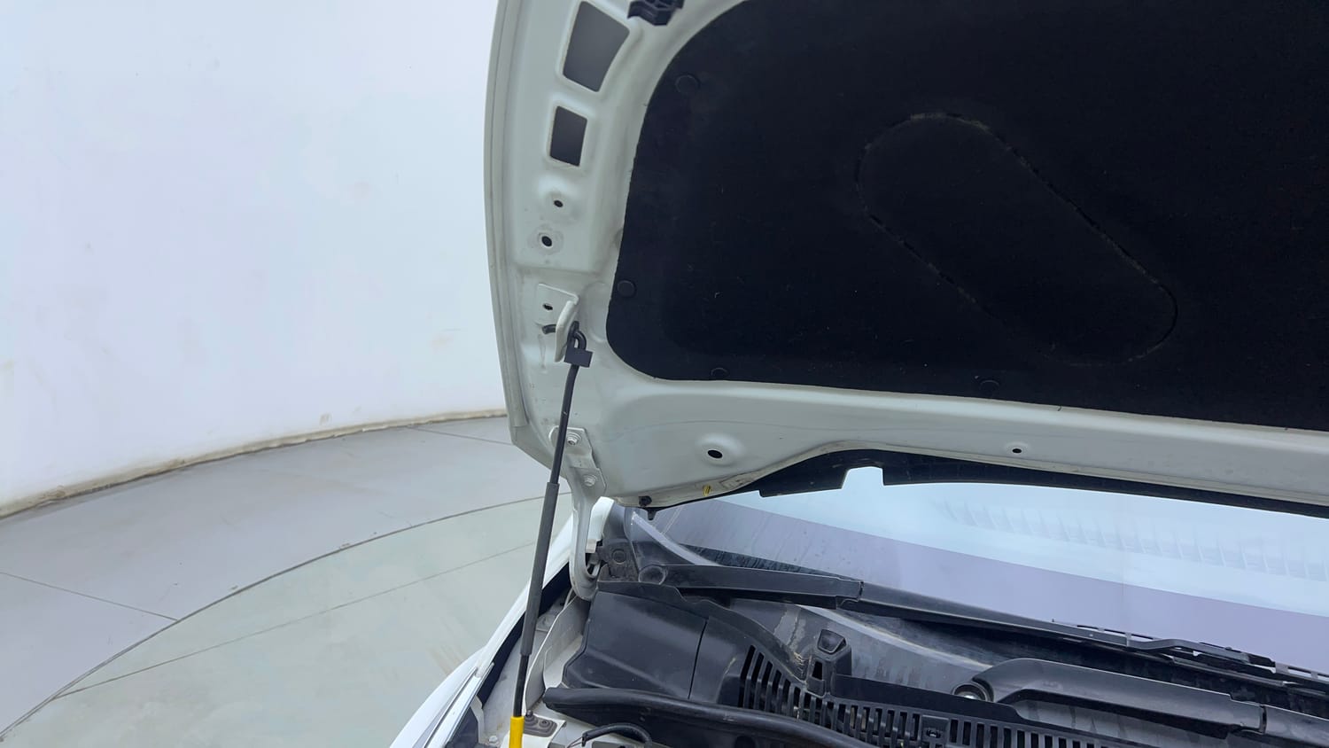 Used 2022 Tata Altroz XZ Plus Diesel Diesel Manual engine ENGINE RIGHT SIDE HINGE & APRON VIEW