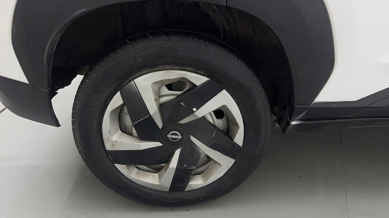 Used 2022 Nissan Magnite XE Petrol Manual tyres RIGHT REAR TYRE RIM VIEW