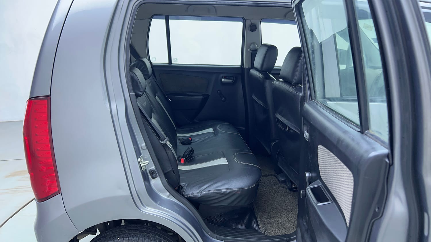 Used 2016 Maruti Suzuki Wagon R LXI CNG Cng Manual interior RIGHT SIDE REAR DOOR CABIN VIEW