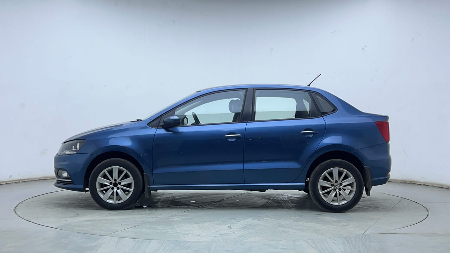 Used 2017 Volkswagen Ameo Highline1.2L (P) Petrol Manual exterior LEFT SIDE VIEW