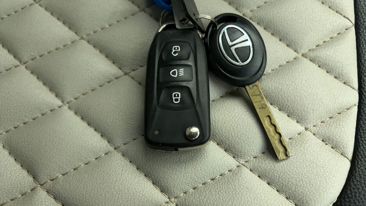 Used 2021 Tata Nexon XM Petrol Manual extra CAR KEY VIEW