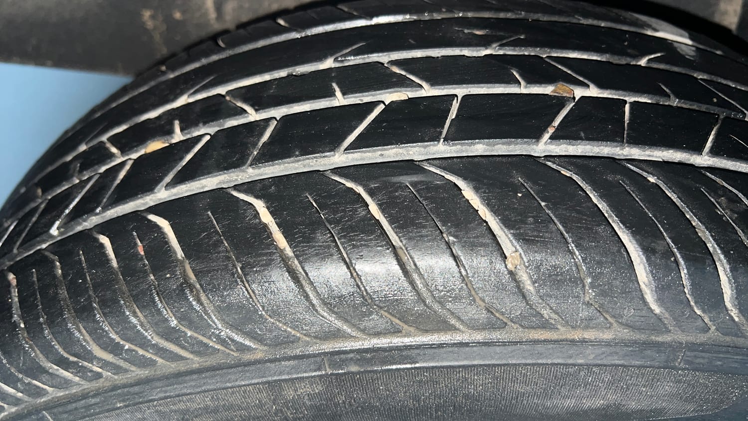 Used 2022 Nissan Magnite XE Petrol Manual tyres RIGHT REAR TYRE TREAD VIEW