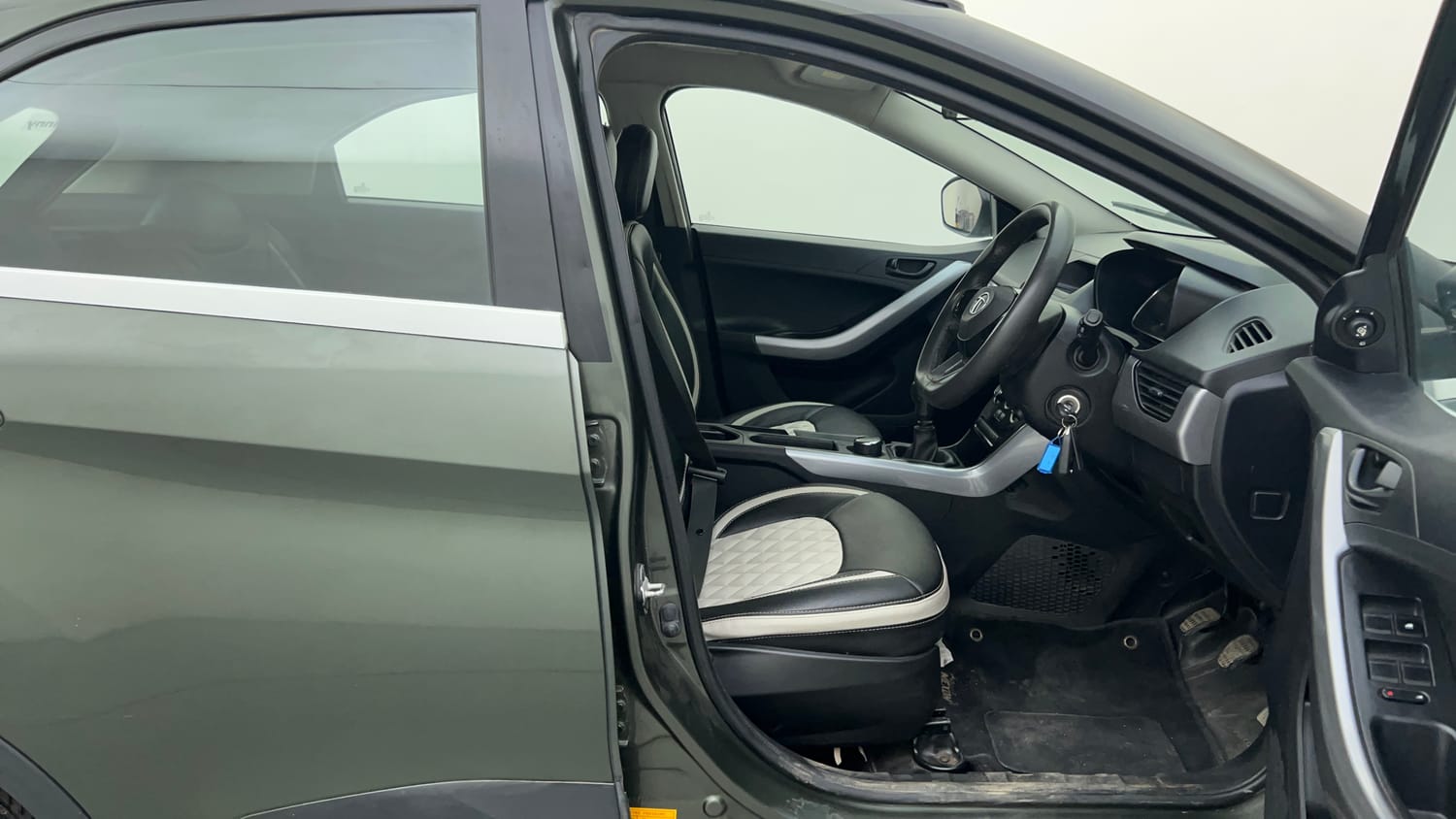 Used 2021 Tata Nexon XM Petrol Manual interior RIGHT SIDE FRONT DOOR CABIN VIEW