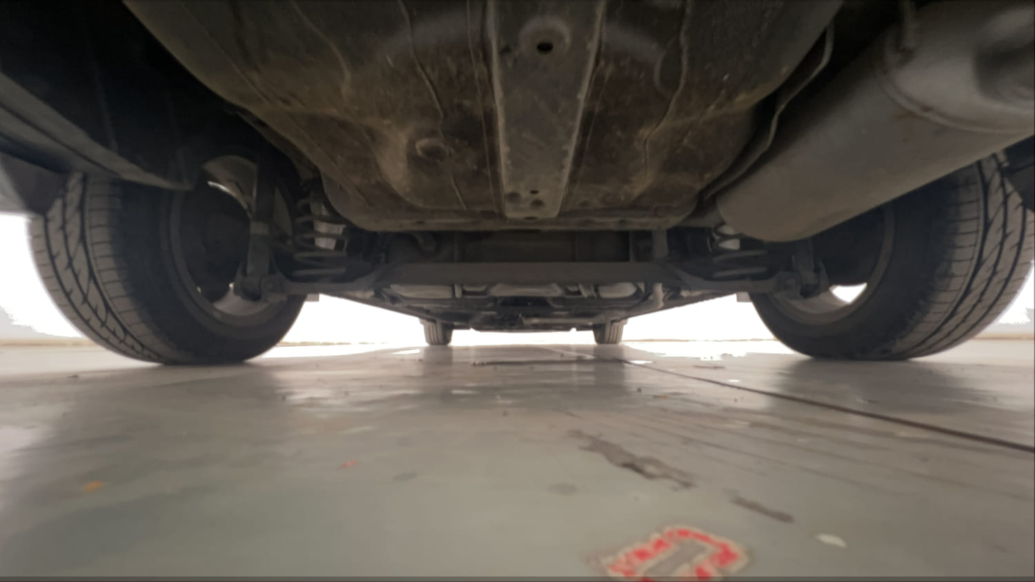 Used 2015 Honda City VX Petrol Manual extra REAR UNDERBODY VIEW (TAKEN FROM REAR)