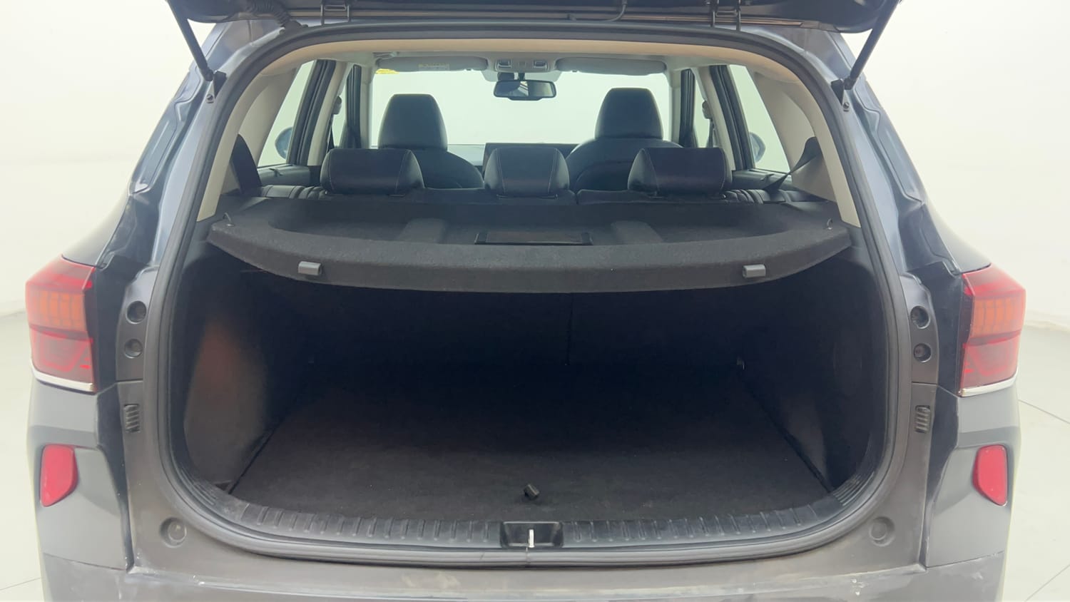 Used 2022 Kia Seltos X Line 1.5 Diesel AT Diesel Automatic interior DICKY INSIDE VIEW