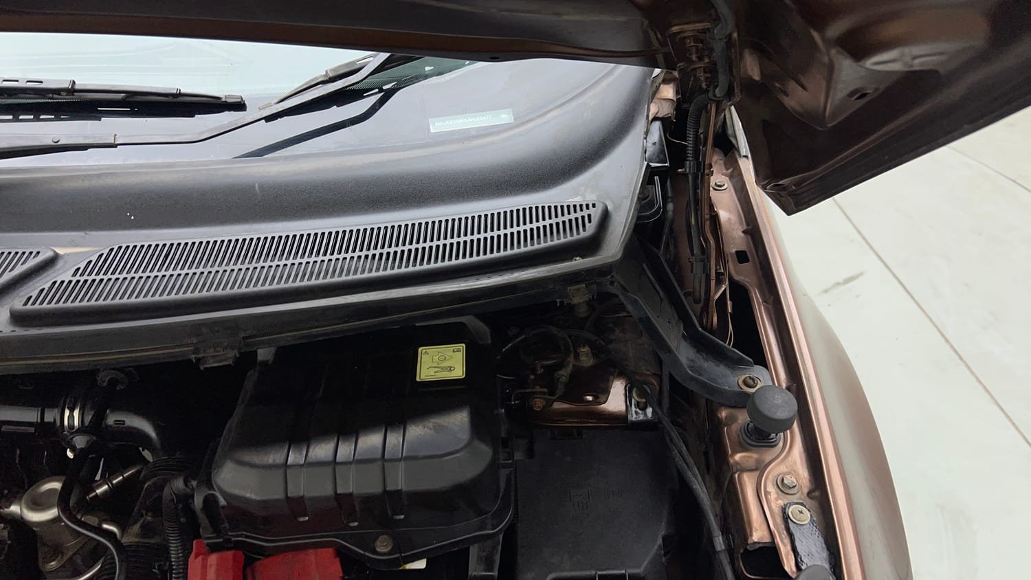 Used 2017 Ford EcoSport Trend+ 1.0L EcoBoost Petrol Manual engine ENGINE LEFT SIDE HINGE & APRON VIEW