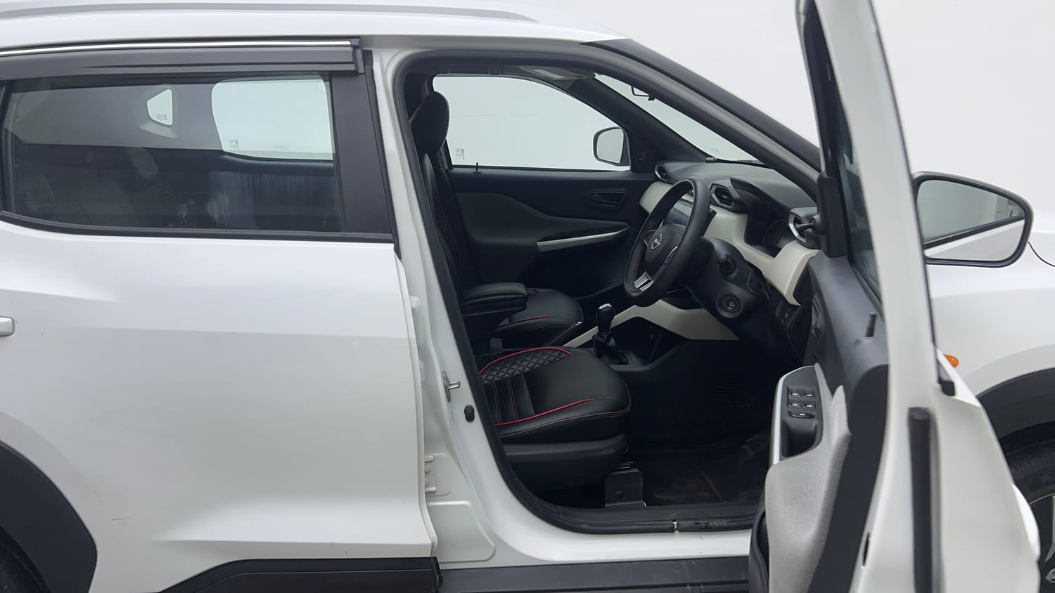 Used 2024 Nissan Magnite XE AMT Petrol Automatic interior RIGHT SIDE FRONT DOOR CABIN VIEW