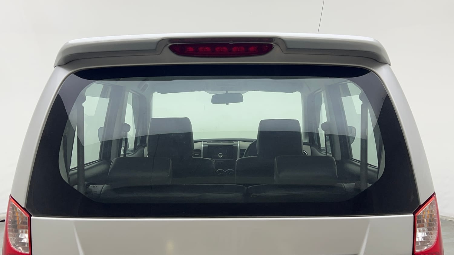 Used 2016 Maruti Suzuki Wagon R LXI Petrol Manual exterior BACK WINDSHIELD VIEW