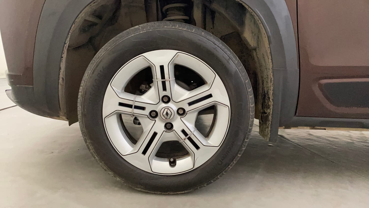 Used 2022 Renault Kiger RXT AMT Petrol Automatic tyres LEFT FRONT TYRE RIM VIEW