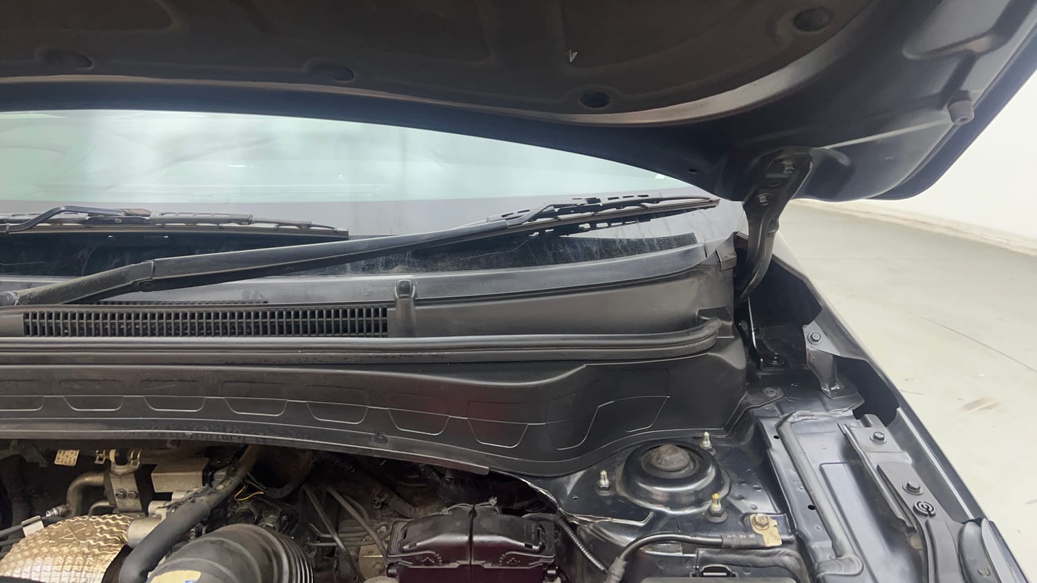 Used 2022 Kia Seltos X Line 1.5 Diesel AT Diesel Automatic engine ENGINE LEFT SIDE HINGE & APRON VIEW