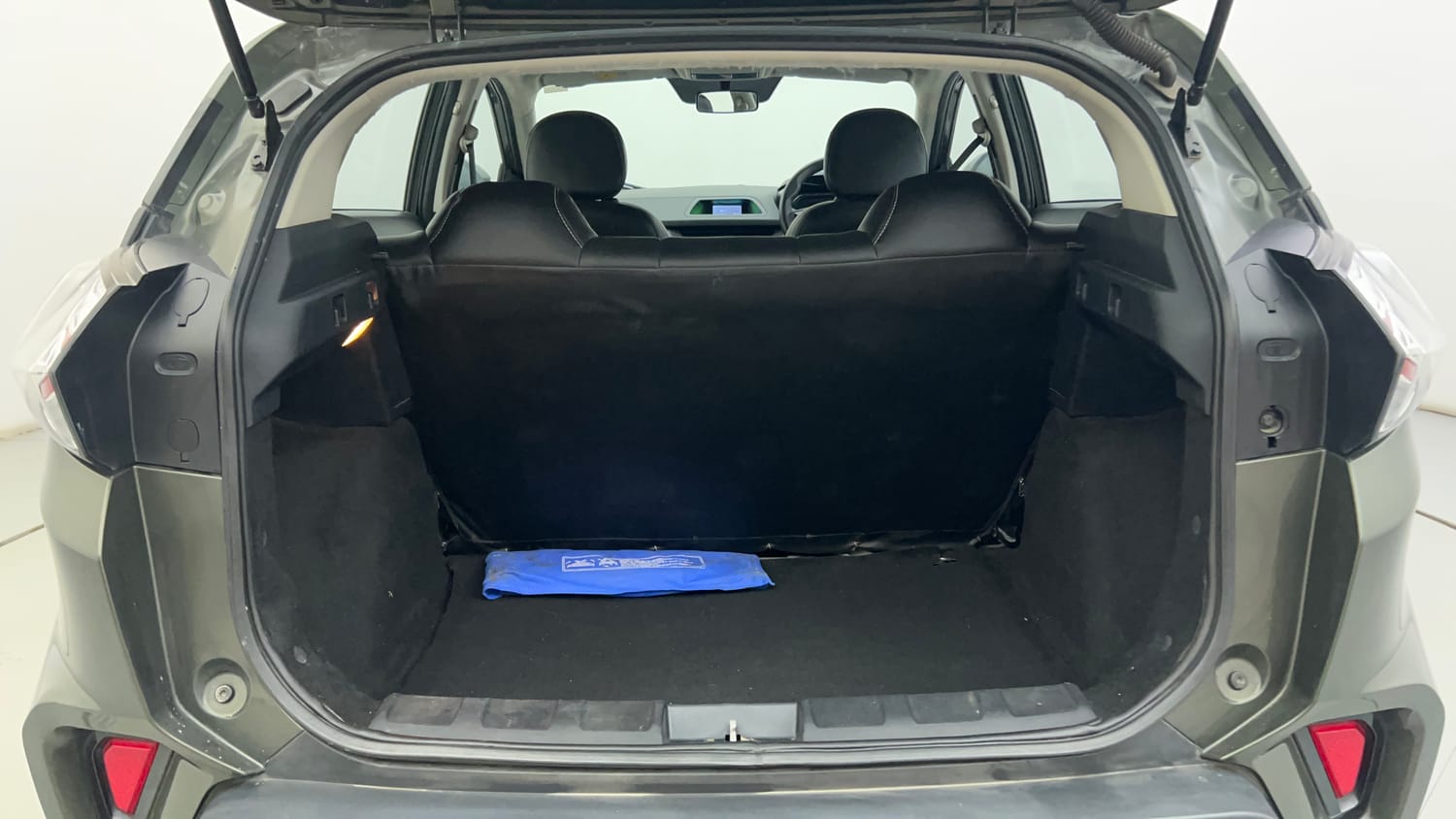 Used 2021 Tata Nexon XM Petrol Manual interior DICKY INSIDE VIEW