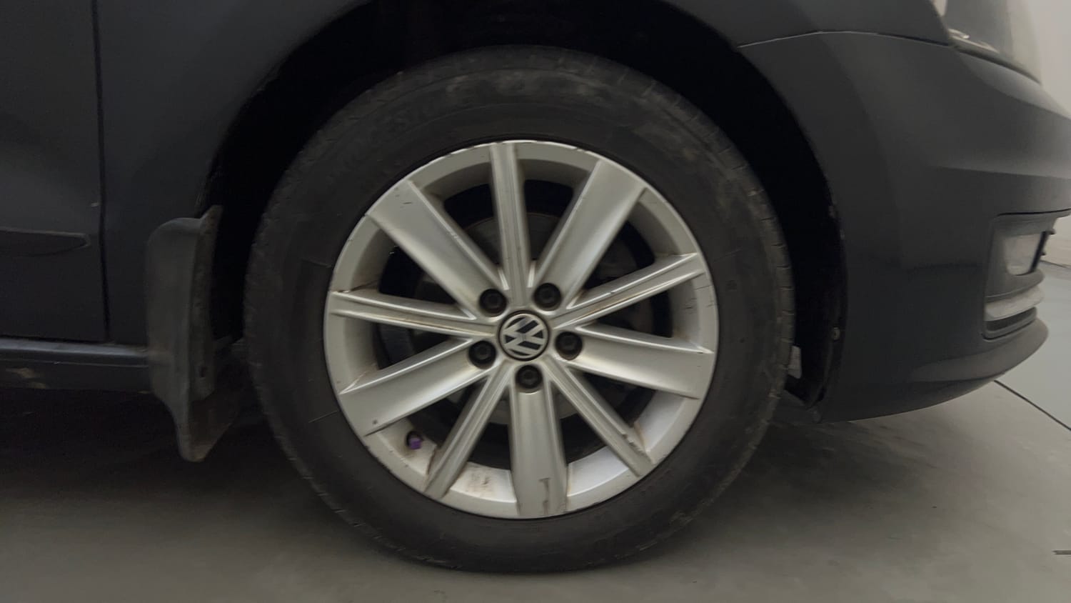 Used 2015 Volkswagen Vento Highline Diesel Diesel Manual tyres RIGHT FRONT TYRE RIM VIEW